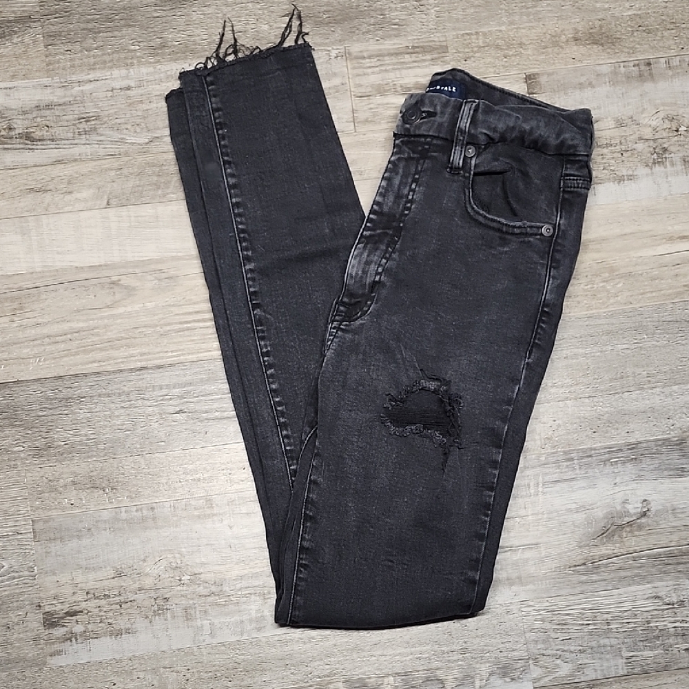 High Rise Black Distressed Jeans 6L